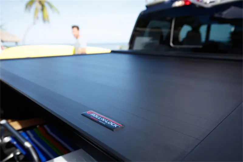 Roll-N-Lock Rc220E E-Series Retractable Tonneau Cover – Fits 2014–2018 Silverado/Sierra 1500 (5.8' Bed) 1